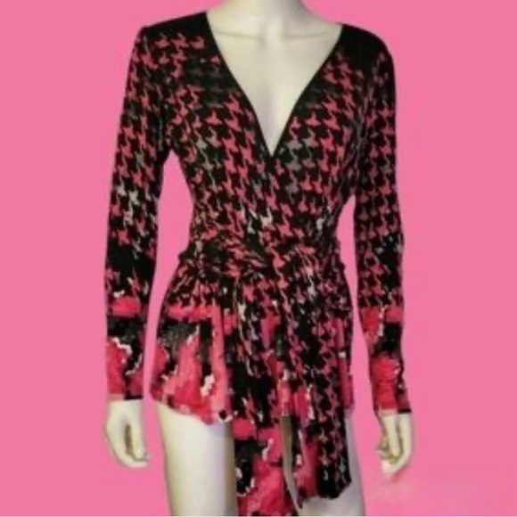 NWOT  pink and black geometric top - Picture 2 of 6